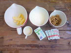 准备材料（此配方可以做两个6-7寸）