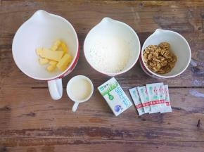 准备材料（此配方可以做两个6-7寸）