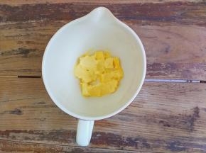 先做派皮，黄油先温室软化