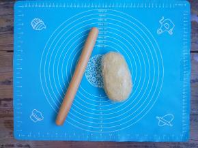 保鲜膜包裹好，放入冰箱中冷藏1小时，松弛下