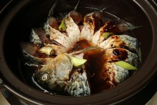 水大约能没过鱼就好了。