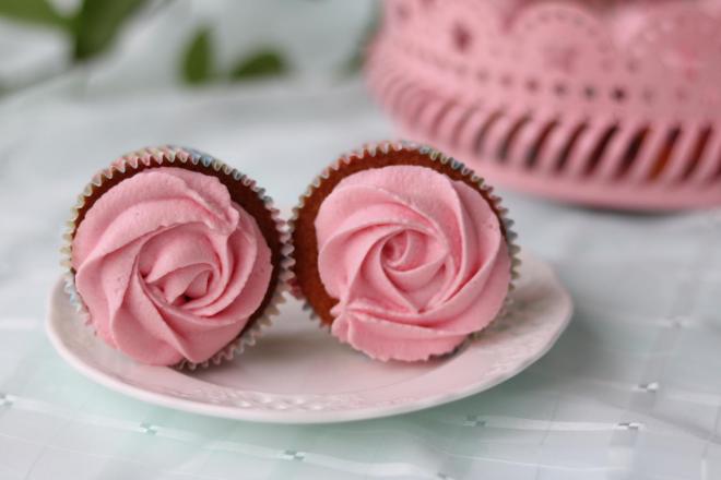 玫瑰花杯子蛋糕