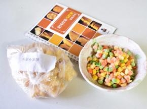 准备好解冻的五星小薯饼和田园豆