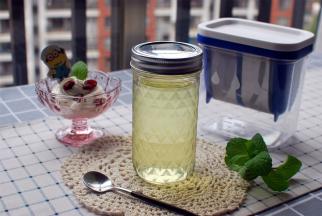 滤出的乳清营养价值高，味道好，像是我们平时喝的益力多。