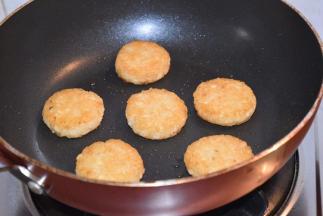 双面金黄即可出锅