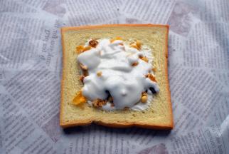 再盖上一层浓稠酸奶。