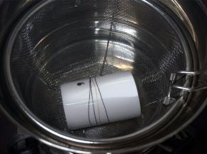 制作前，对所有容器、工具进行沸水消毒。