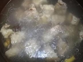 10.排骨炖好一个小时之后。