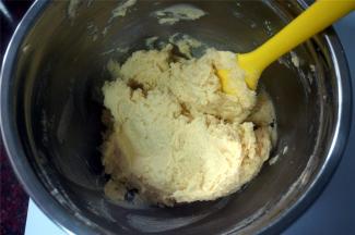 拌至无干粉状态。