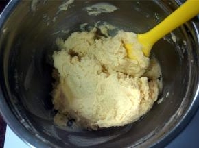 拌至无干粉状态。