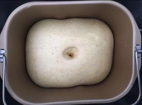 发酵到两倍大，戳洞不回缩就可以了