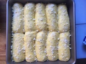 撒上香酥粒，放入预热好的烤箱，160度18分钟，上下火