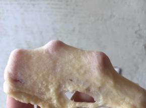 程序结束，检查，面团的扩展状态，能拉出薄膜，破洞的边缘是光滑的；