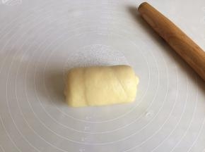 从下往上卷起来，大概是2,5圈这样；