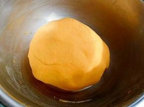 揉成光滑的面团