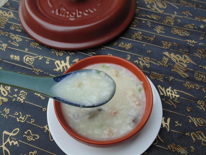 砂锅皮蛋瘦肉粥