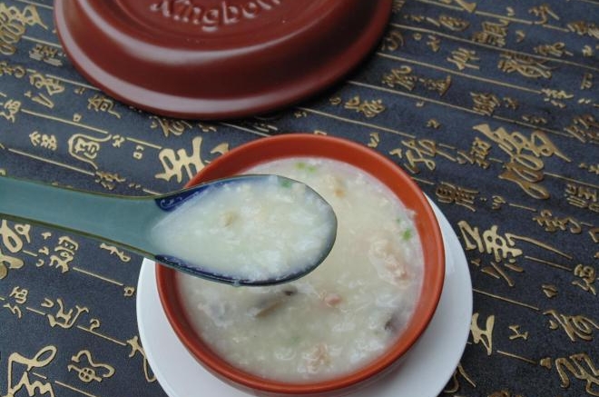 砂锅皮蛋瘦肉粥