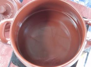 倒入半锅清水大火煮开