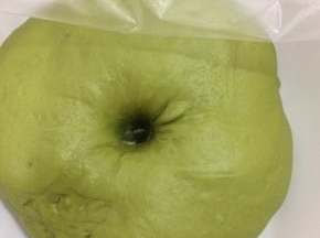 发酵好的面团，用手指戳个洞不回缩即可发酵好