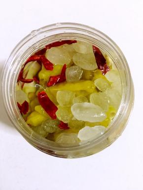 加入半瓶白醋！（白醋不用太多，刚好淹没住竹笋即可！）