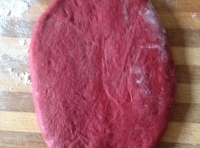 面团光滑面朝下 擀开