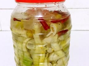密封好，腌制24小时，等到里面的冰糖完全融化即可食用啦！