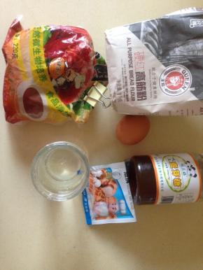 准备好材料 麦芽糖用少量水花开