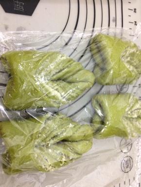 全部做好盖上保鲜膜第二次发酵，室温发酵30分钟