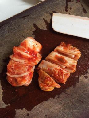 把泡菜切条或切块