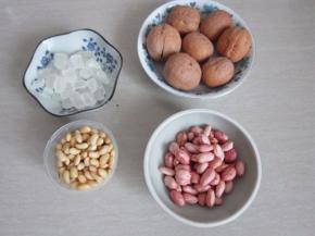准备好所在材料，黄豆提前泡好。