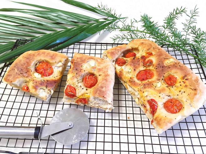 迷迭香番茄佛卡夏面包