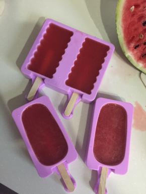 倒好后放入冰箱冷冻4小时左右～