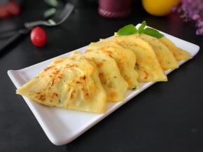 表面金黄酥脆，内里软嫩的煎饼。