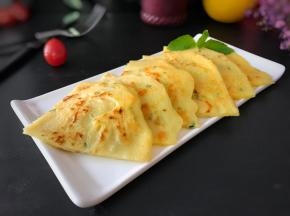 表面金黄酥脆，内里软嫩的煎饼。