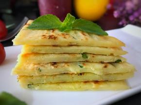 咬一口还夹着土豆丝的清香。