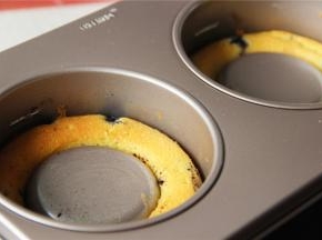 进烤箱170度烤制30分钟后即可取出