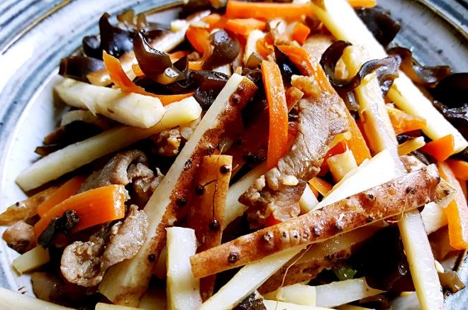 乌发药膳~首乌山药丝木耳炒肉