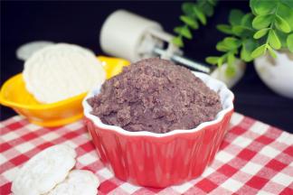 自制的低糖低油红豆馅料，每份12克，一共准备32份。