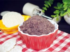 自制的低糖低油红豆馅料，每份12克，一共准备32份。