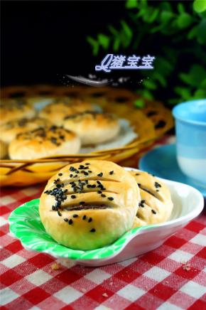 烤箱200度提前预热，将烤盘放进烤箱中层，上下火烤25~30分钟。