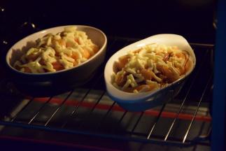 入预热好的烤箱190度上下火烤15分钟