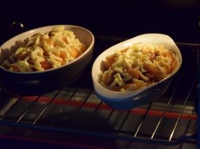 入预热好的烤箱190度上下火烤15分钟