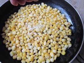 趁热撒上糖粉即可享用。