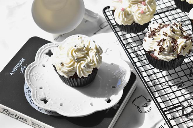 可可葡萄干纸杯蛋糕