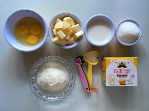 称重好所需的材料，黄油室温软化，鸡蛋回温，低粉+泡打粉混合过筛2次