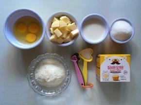 称重好所需的材料，黄油室温软化，鸡蛋回温，低粉+泡打粉混合过筛2次