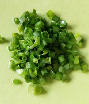 准备好葱花