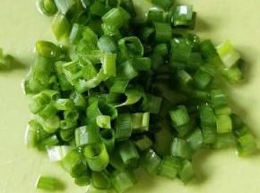 准备好葱花