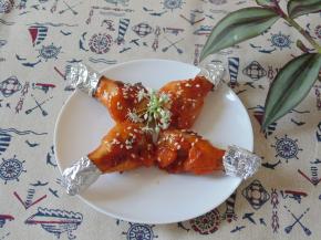 出炉摆盘撒上少许芝麻即可。