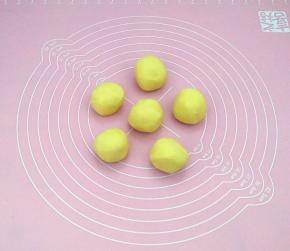 分成40克一份，搓圆。